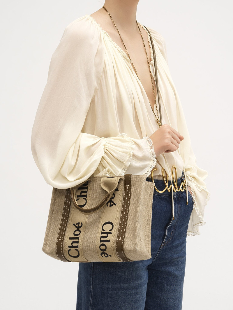 Chloé SMALL WOODY TOTE BAG IN LINEN outlook