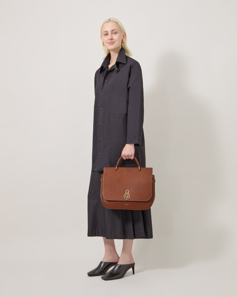 Mulberry Large Amberley Top Handle
Oak Natural Vegetable Tanned outlook