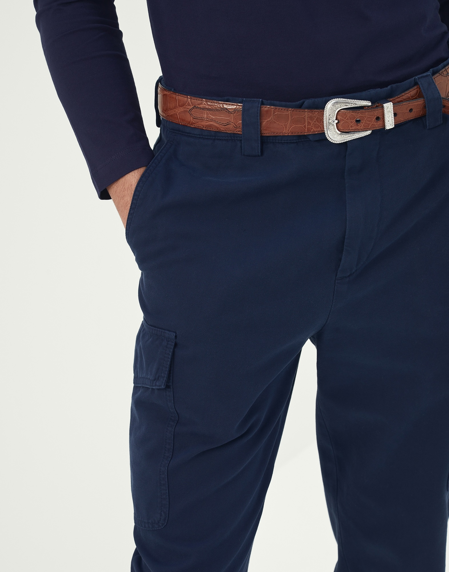 Garment-dyed leisure fit trousers in twisted cotton gabardine with cargo pockets - 3