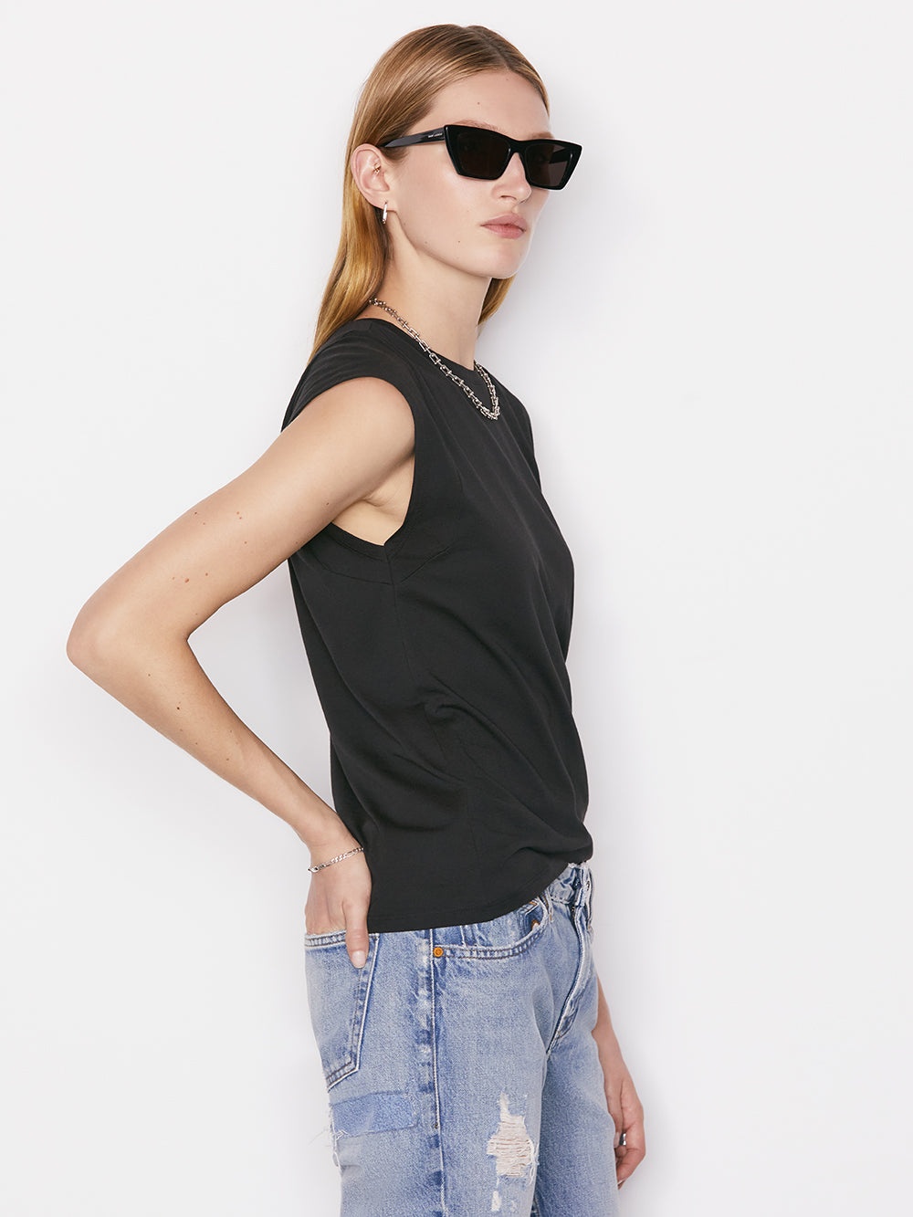 Le Mid Rise Muscle Tee in Noir - 8