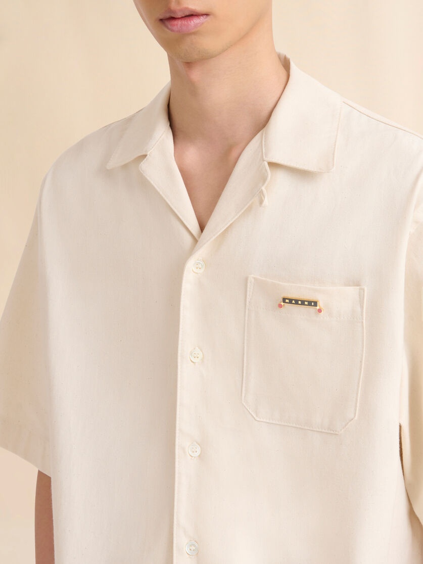 CREAM DENIM SHIRT WITH TRUNAKAROO PLAQUE - 4