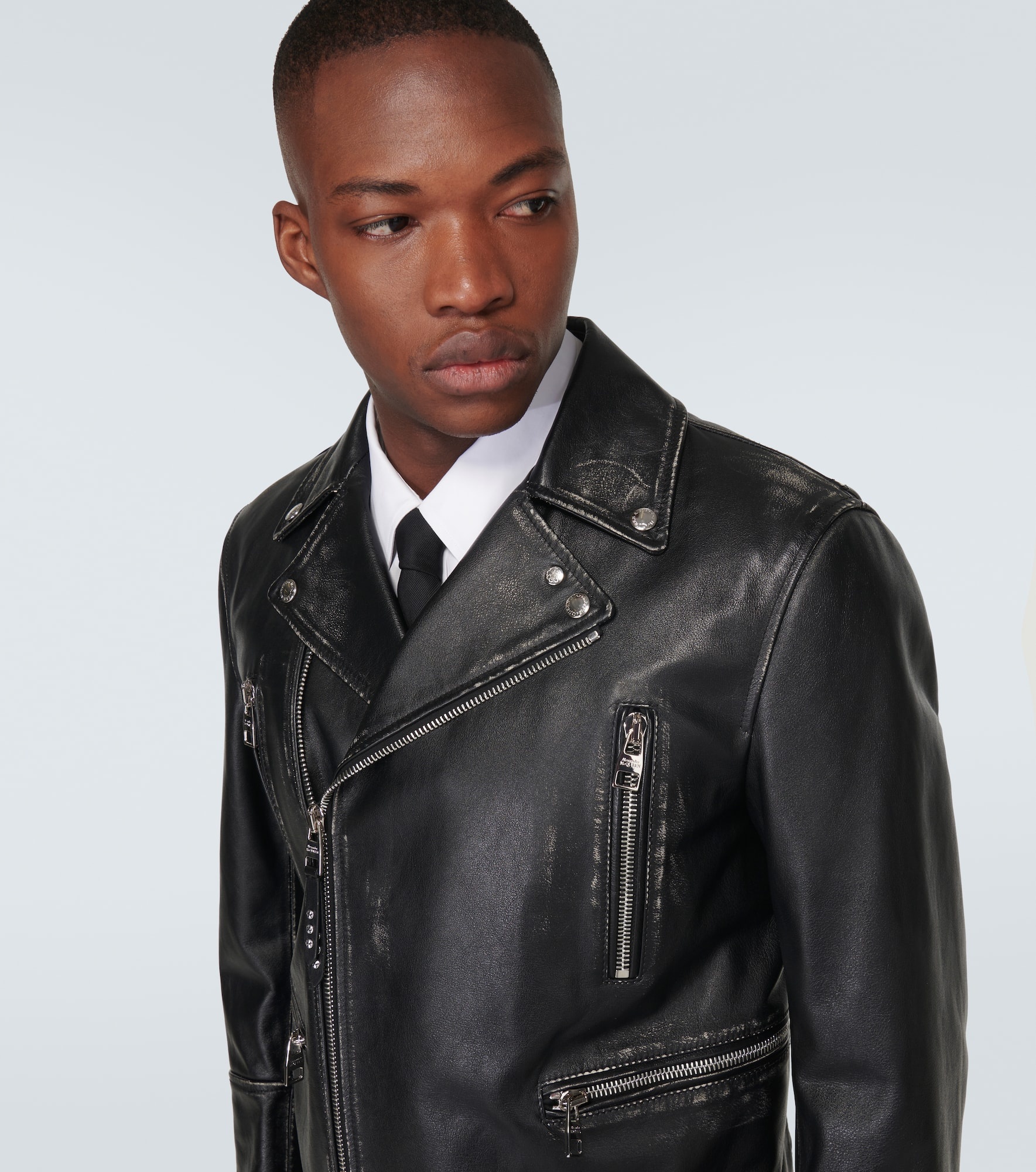 レザージャケット・コート ALEXANDER McQUEEN OVERSIZE BIKER JACKET IN VINTAGE LEATHER McQueen Leather Crop Biker Jacket | Saks Fifth Avenue
