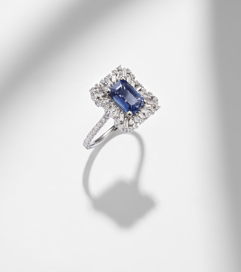 18kt white gold ring with sapphires and diamonds 5