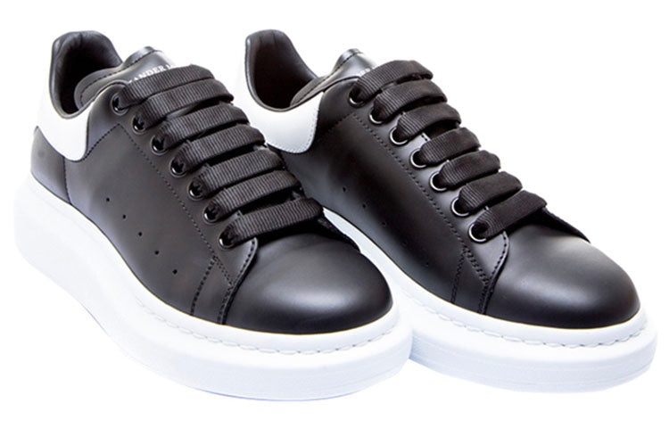 (WMNS) Alexander McQueen Oversized Sneaker 'Black White' 553770WHGP5-1070 - 4