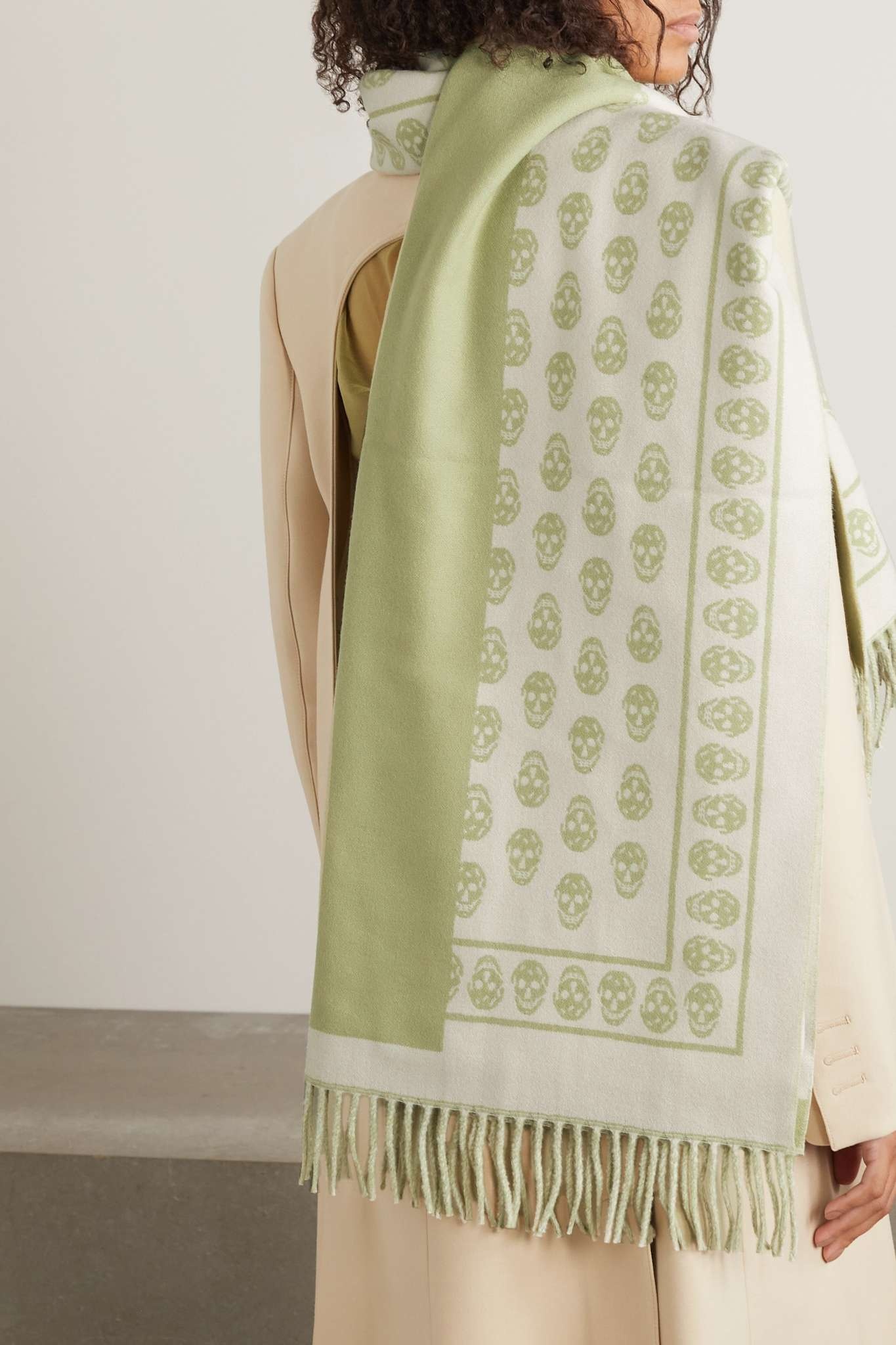 Fringed wool-jacquard scarf - 4