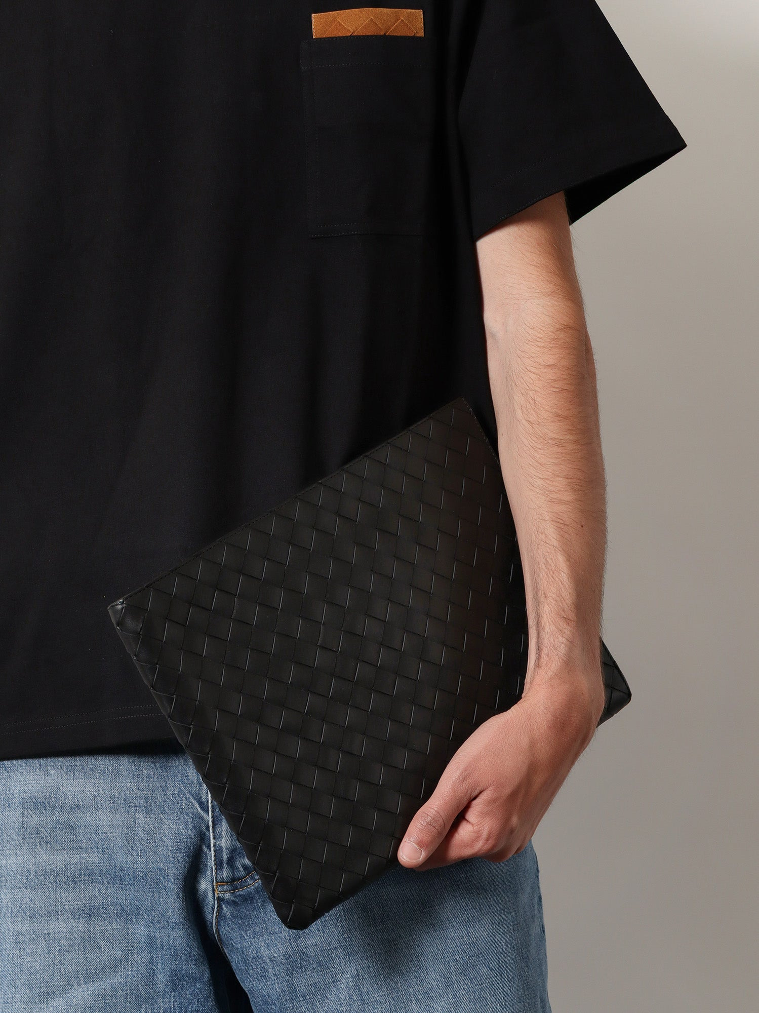 Bottega Veneta Men Woven Leather Pochette - 2