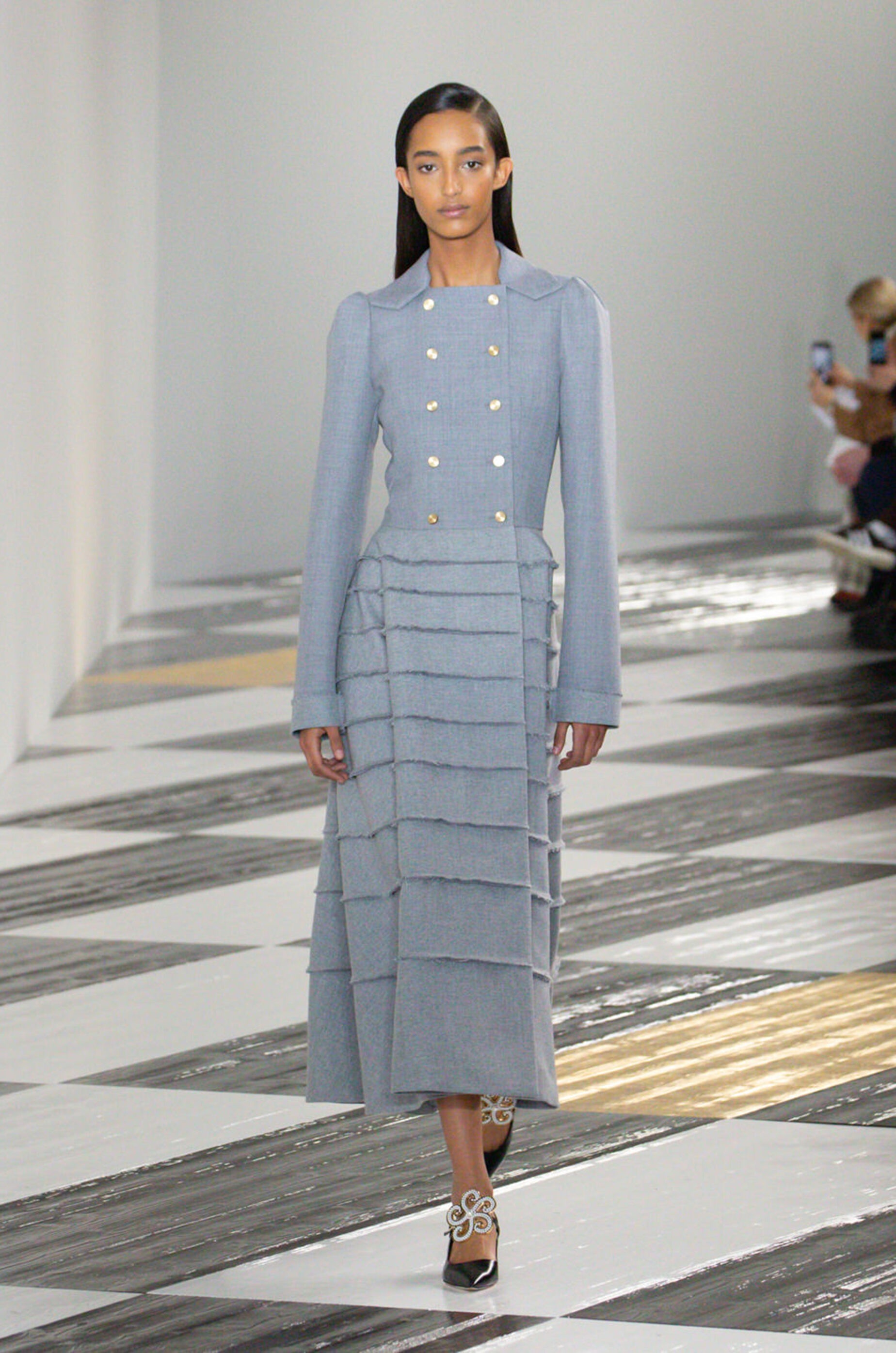 Raw edge coat in wool - 7