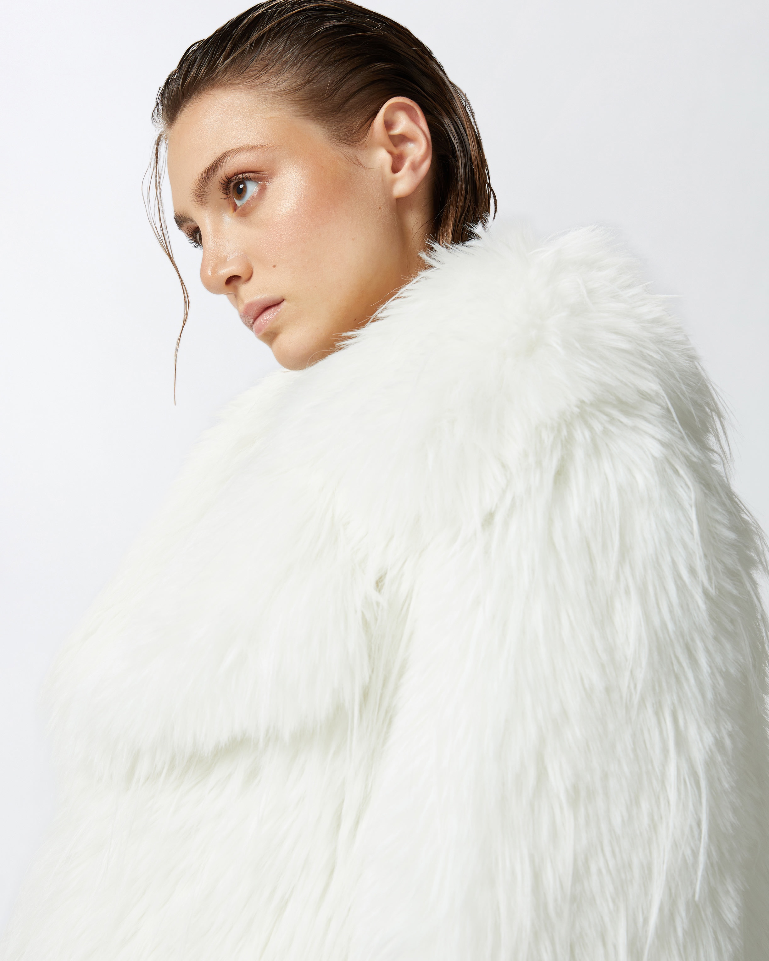 PEA COAT IN WHITE FAUX FOX FUR - 5
