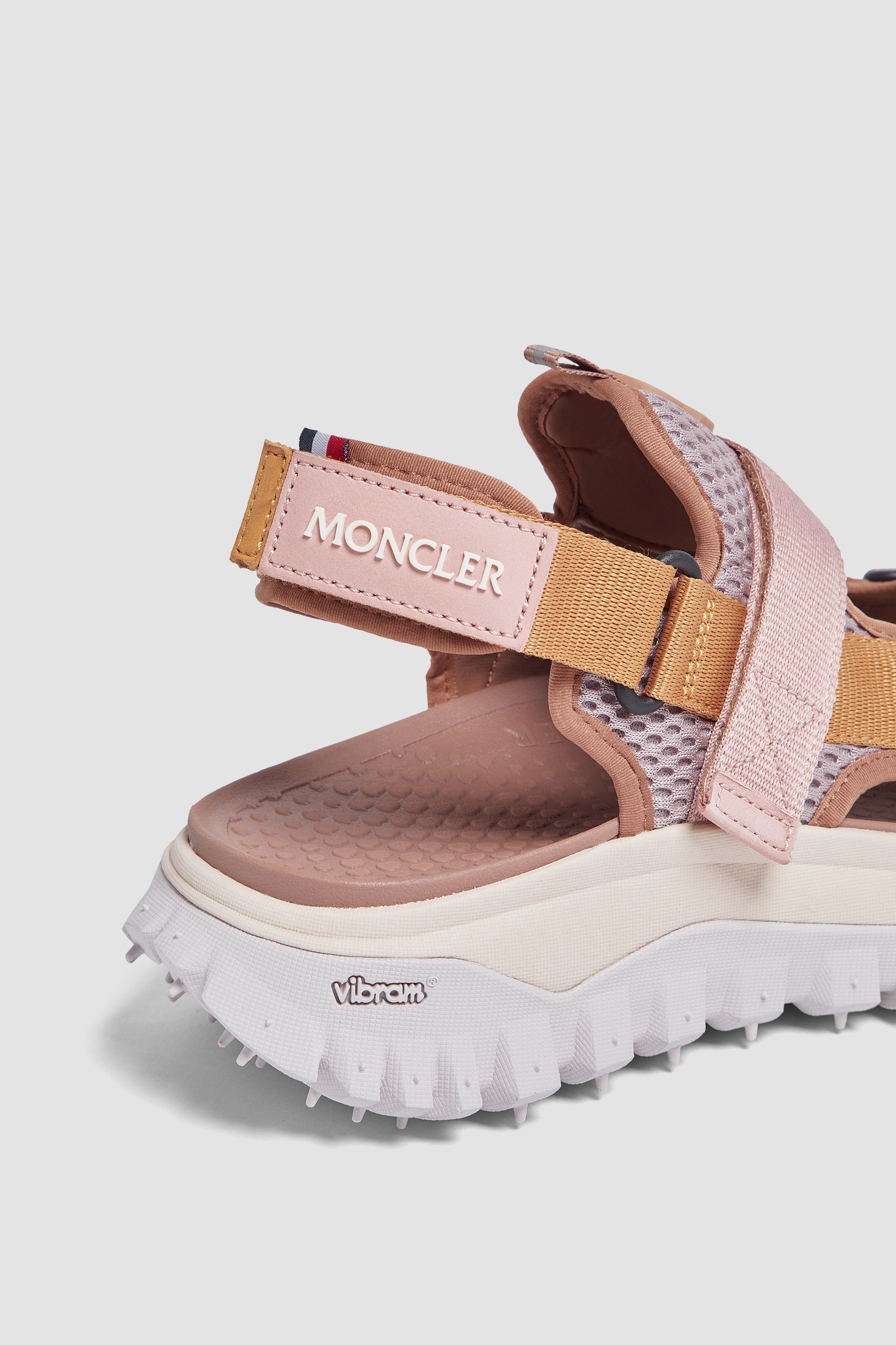 サンダル・ミュール Moncler Trailgrip' Ivory Mesh Sandals Moncler Trailgrip Vela Sandals | White | FARFETCH