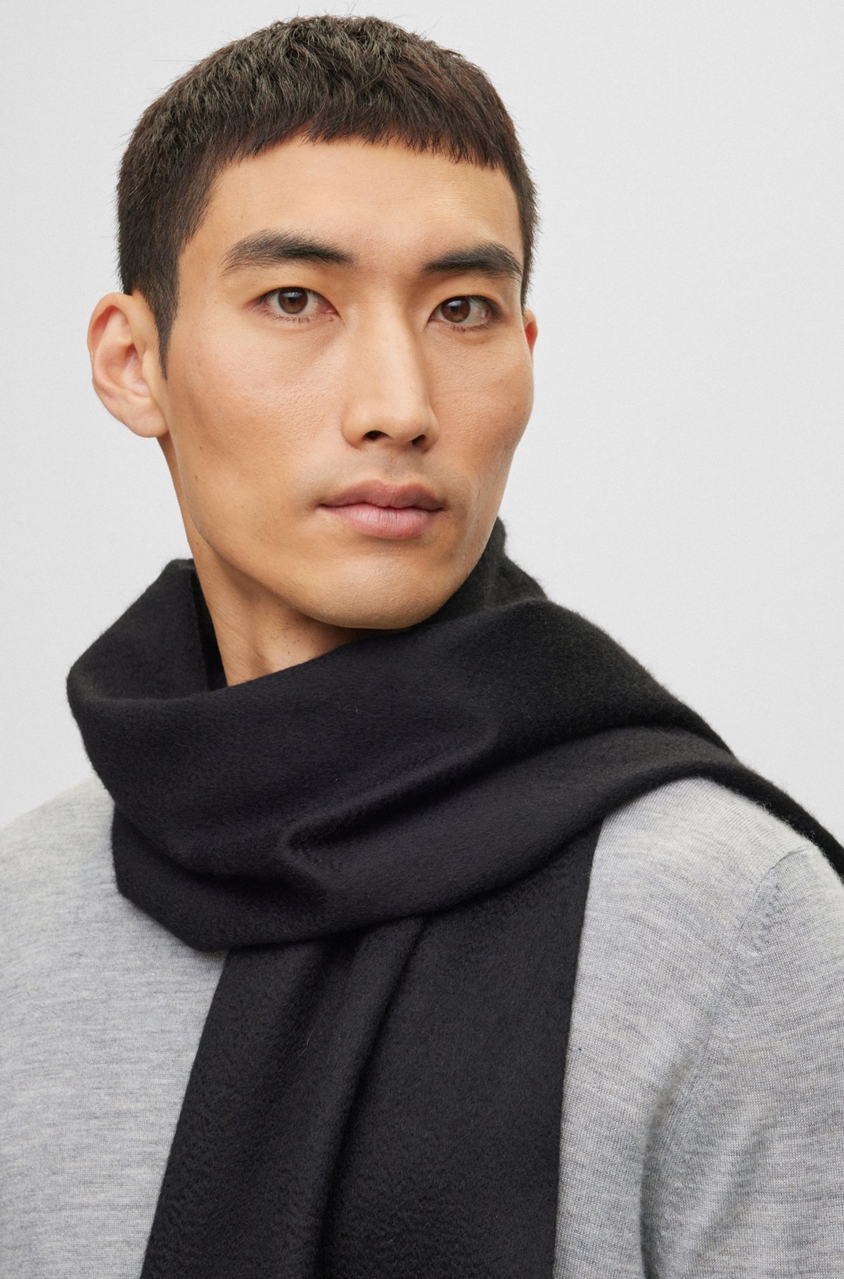 FRINGED SCARF IN PURE ITALIAN CASHMERE WITH EMBROIDERED LOGO - 3