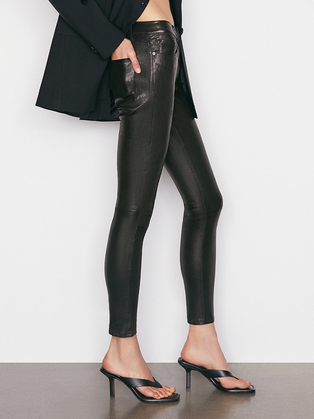 Le Skinny De Jeanne Leather Pant in Washed Black - 5