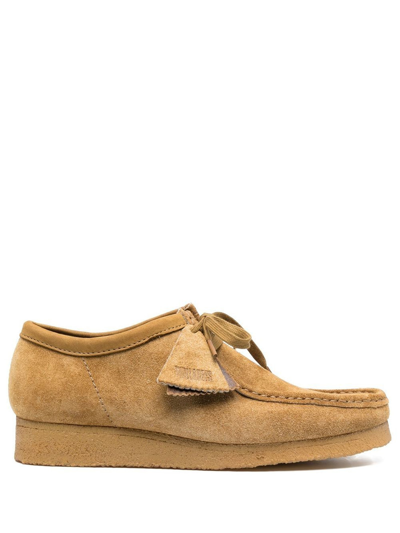 lace-up fastening boat shoes 1