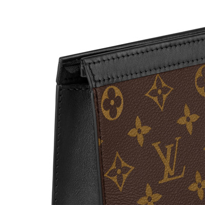 Louis Vuitton Pochette Voyage MM outlook