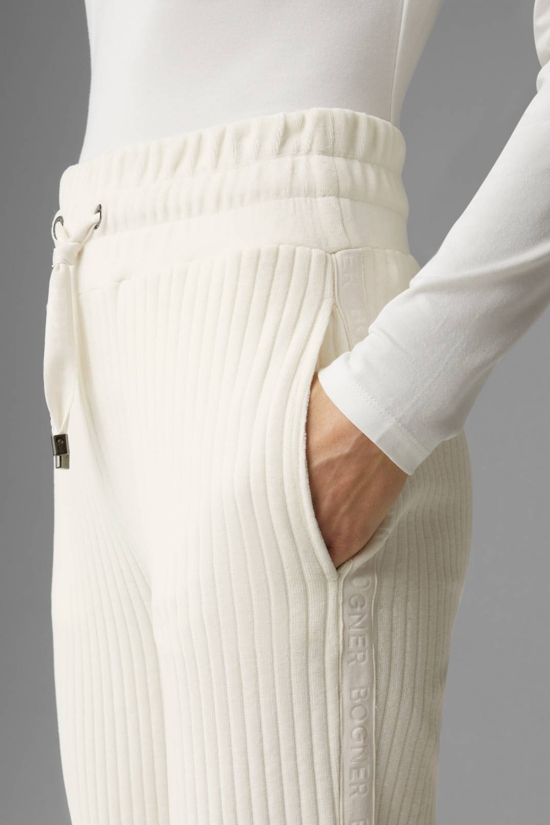 VIKA VELVET JOGGING TROUSERS IN OFF-WHITE - 5