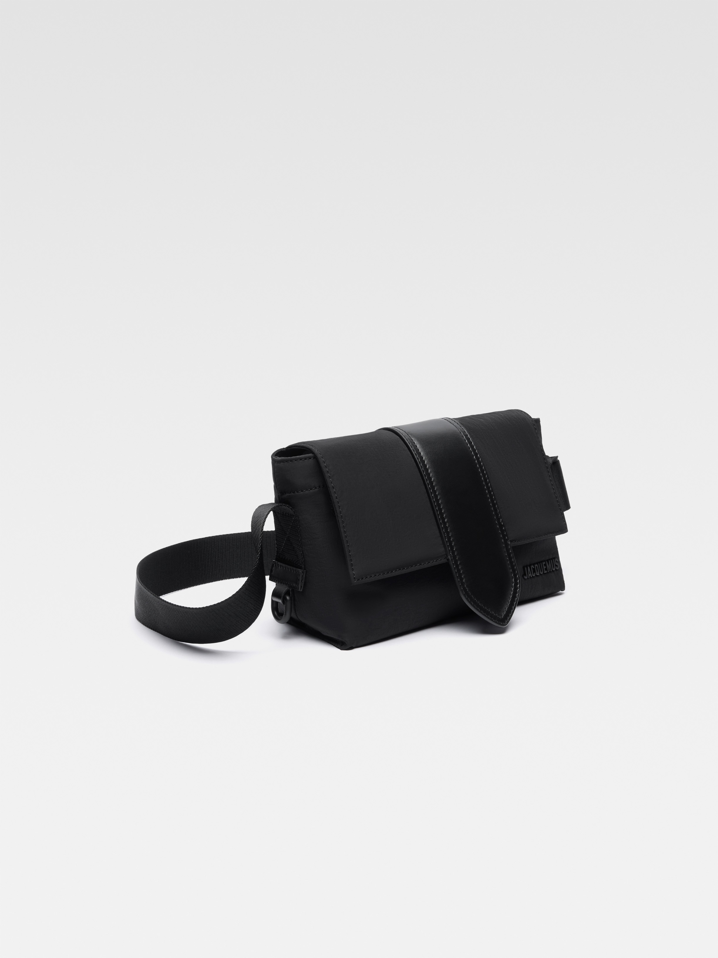 【関税＆送料込み】Jacquemus Le Petit Messenger Crossbody B 24227503_54278588_600.jpg