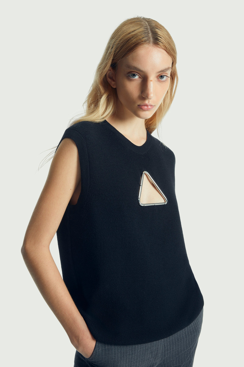 Triangle Sleeveless Knitted Sweater - 1