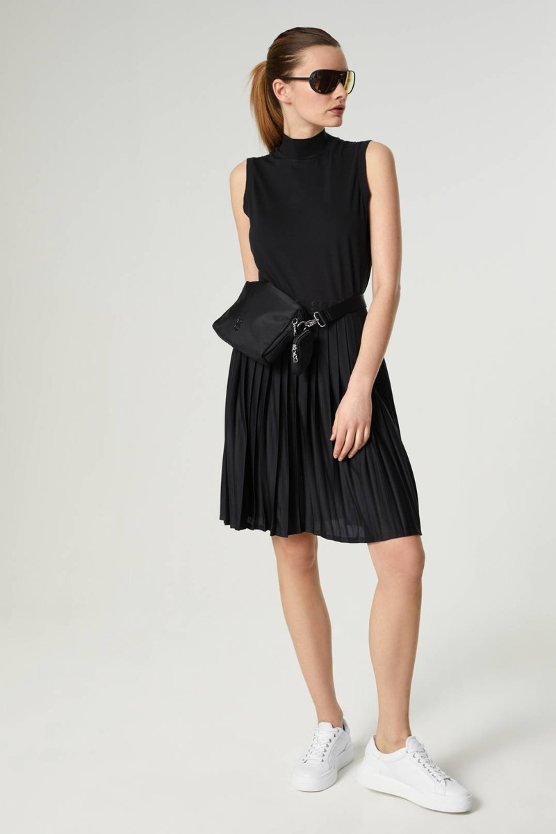 VERBIER PLAY PUKIE CROSS BODY BAG IN BLACK 7