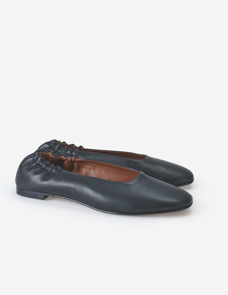 Maison Kitsuné LEATHER FLAT BALLERINA outlook