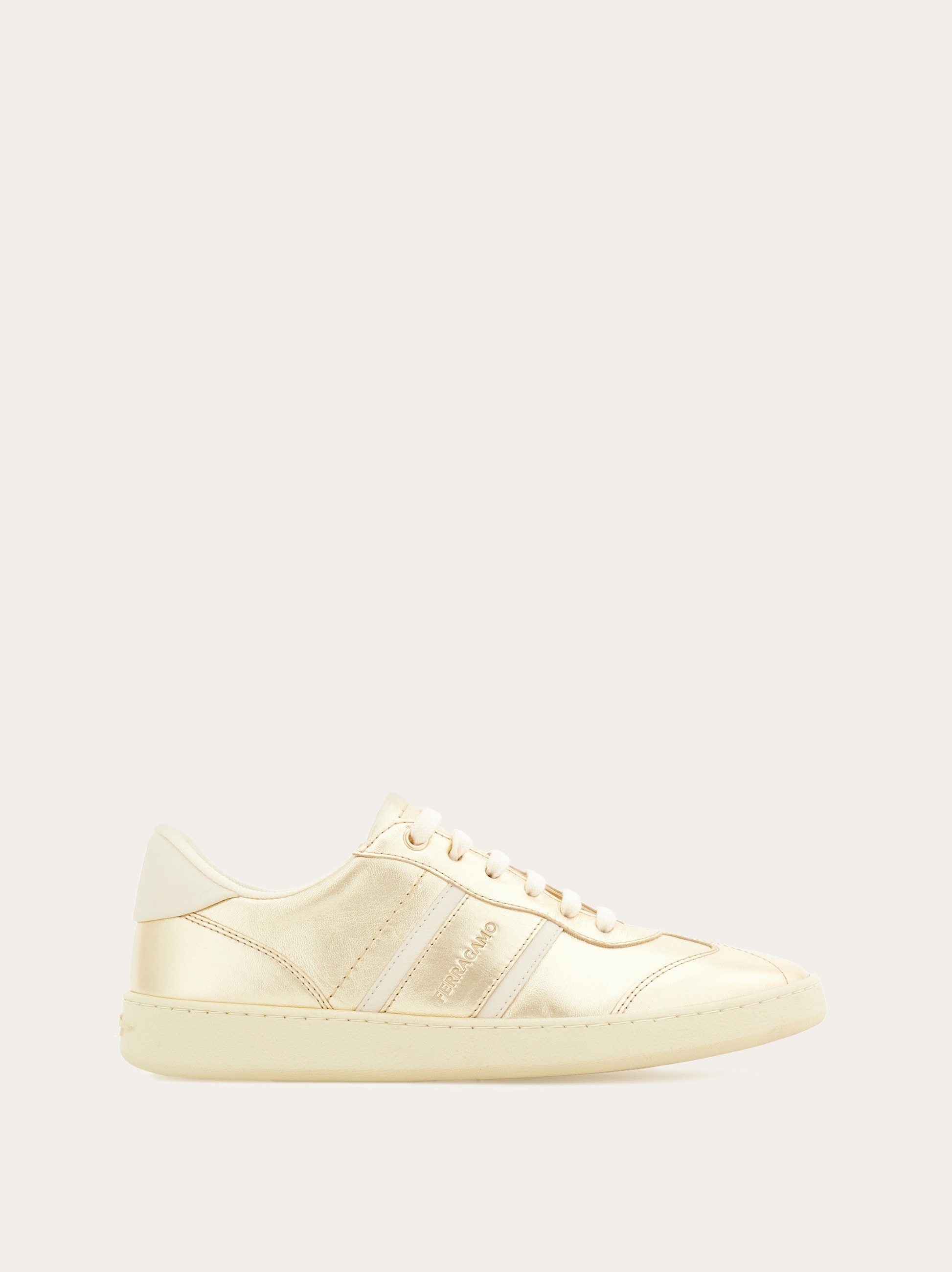 Signature low top sneaker - 1