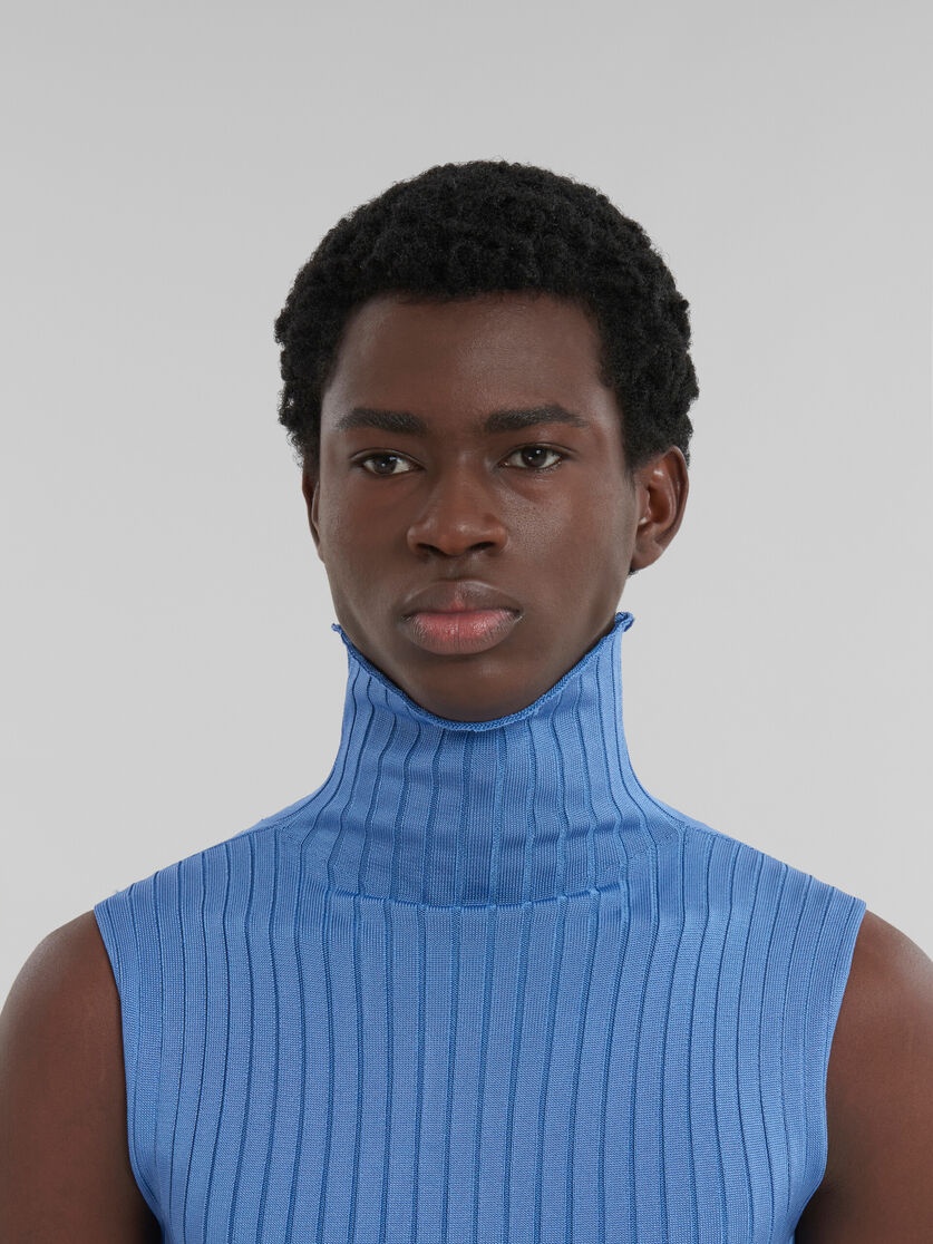 BLUE RIBBED VISCOSE TURTLENECK VEST - 4