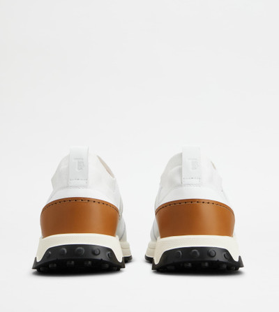 Tod's SNEAKERS IN LEATHER AND TECHNICAL FABRIC - WHITE outlook