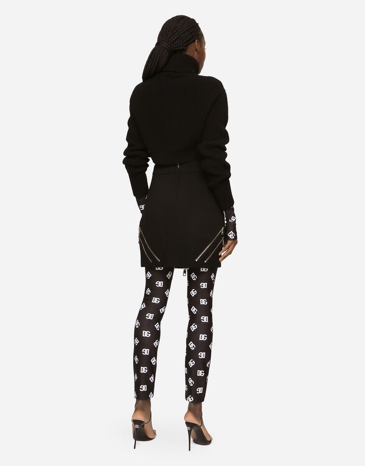 Short wool skirt with zipper - 2