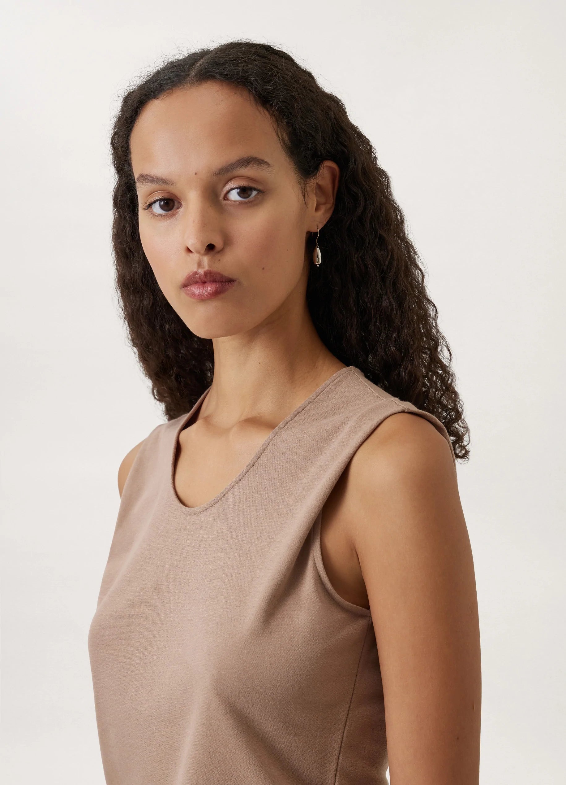 BELTED CREPE SLEEVELESS DRESS
CREPE JERSEY - 4