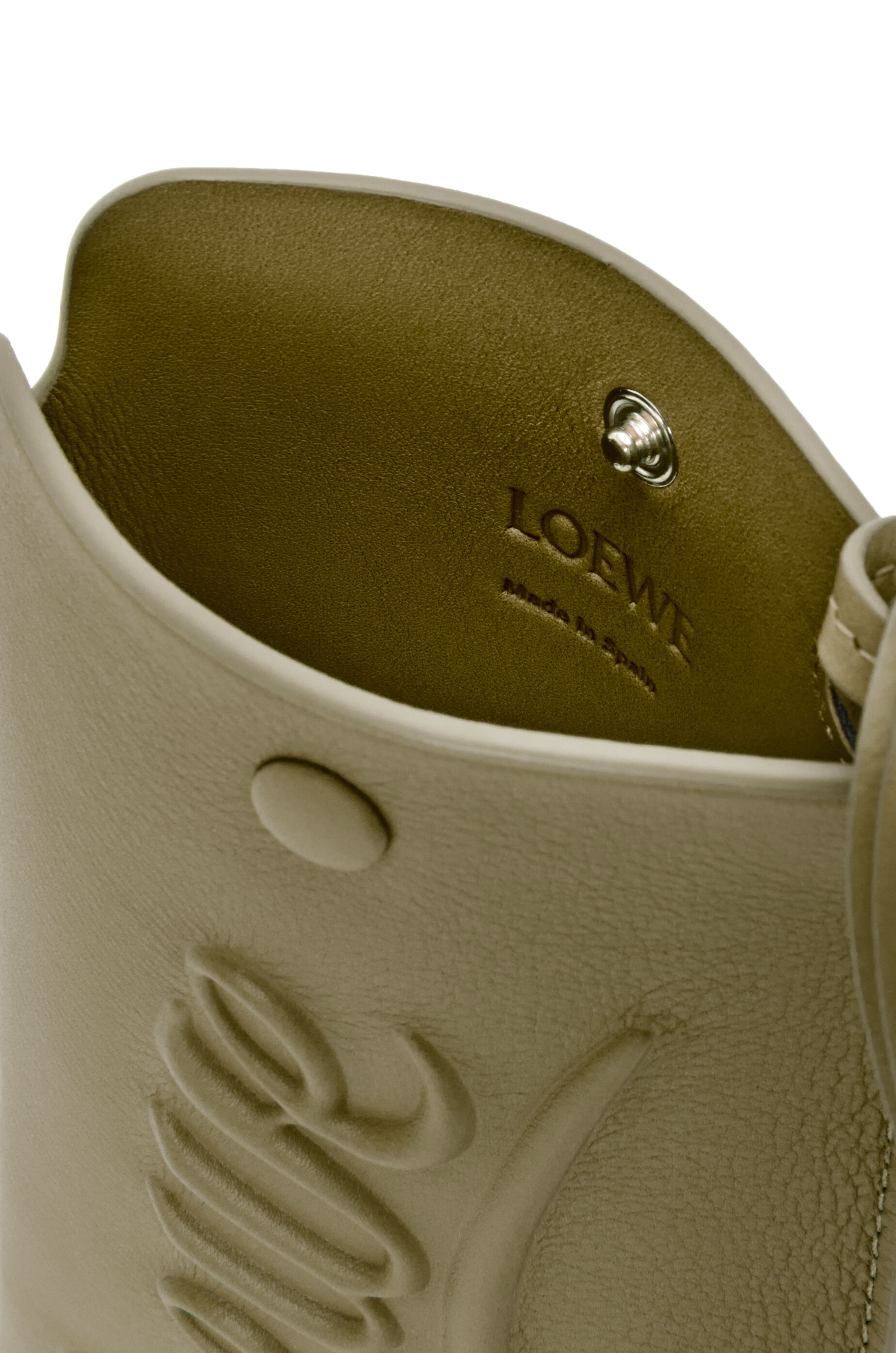 Loop pouch in classic calfskin - 4