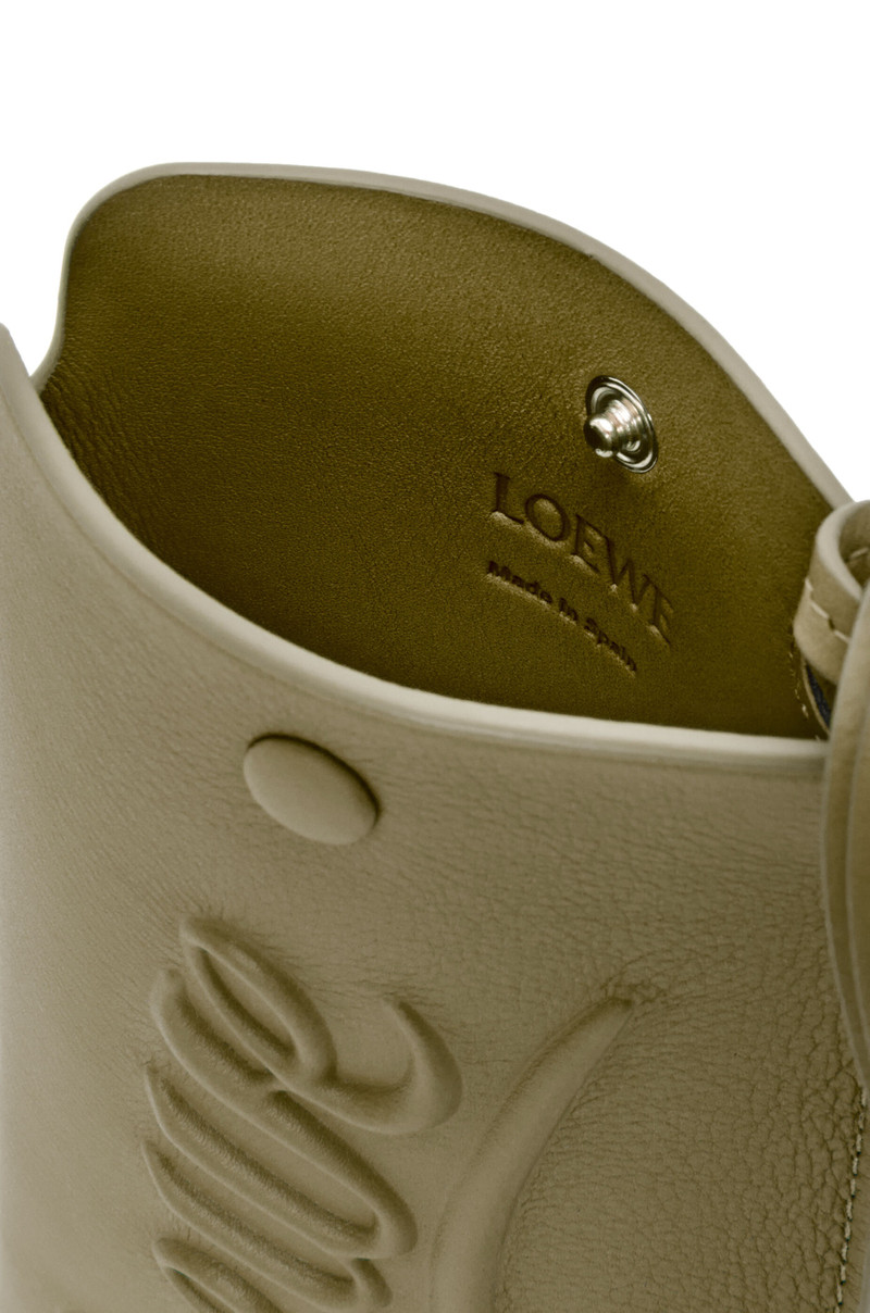 Loop pouch in classic calfskin 4