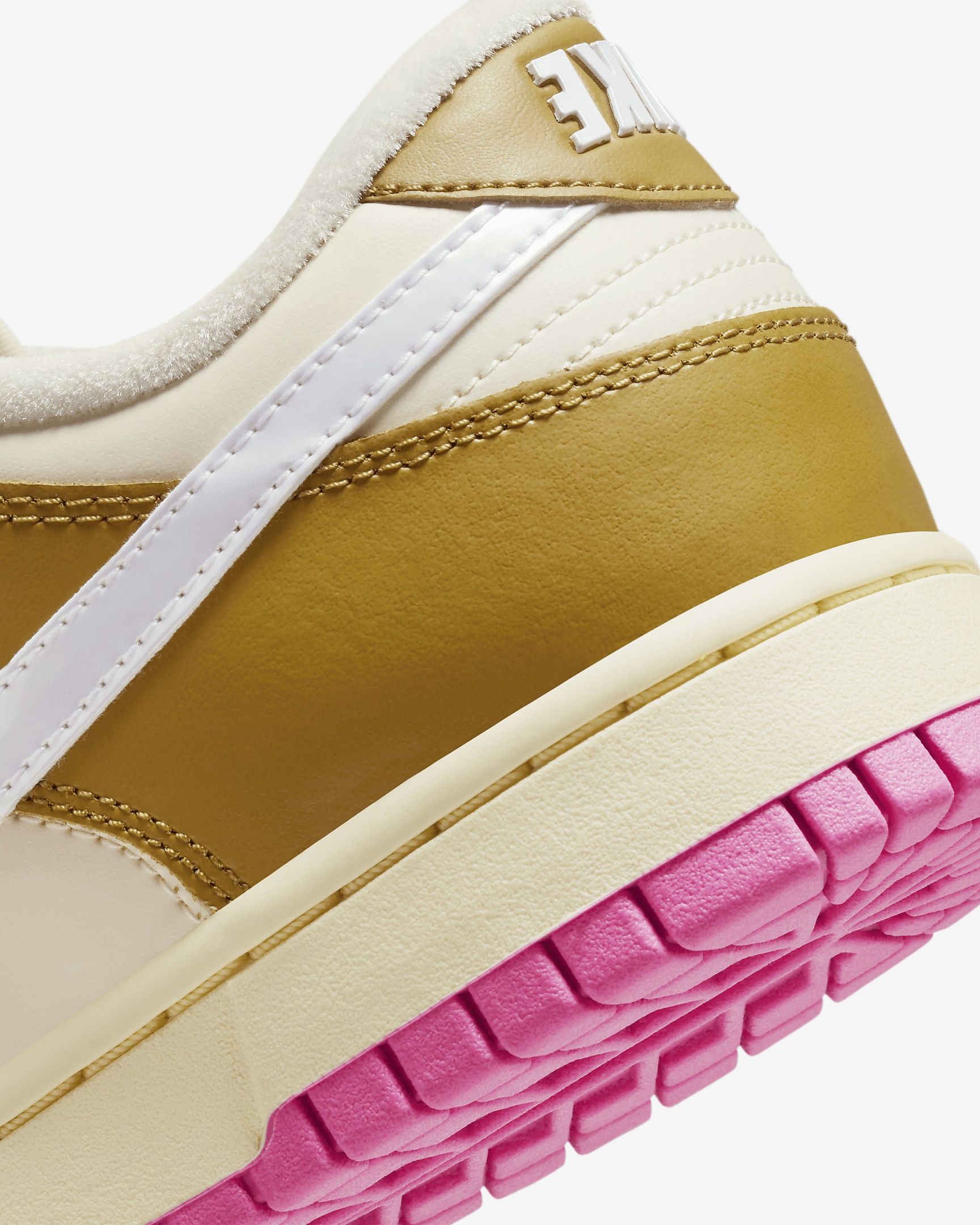 Nike Dunk Low SE Women's Shoes - 9