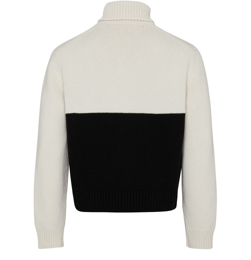 Turtluneck sweater 3