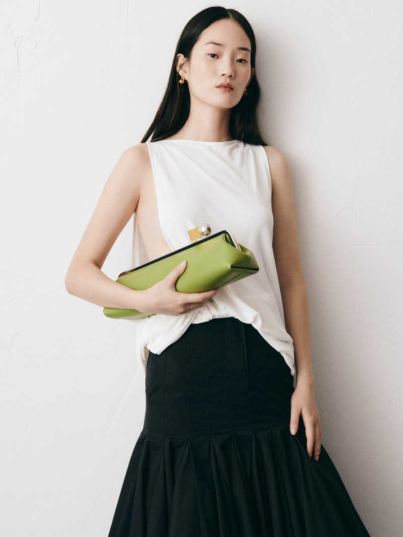 JACQUEMUS The Salon clutch outlook