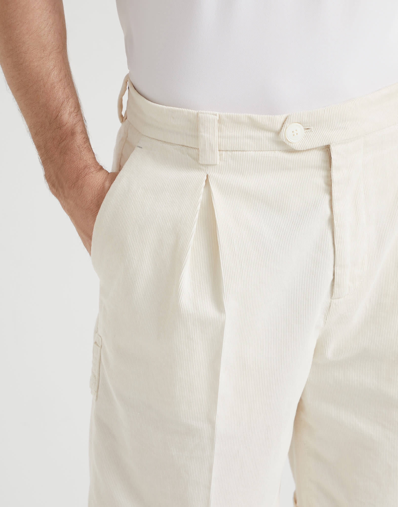 Garment-dyed Bermuda shorts in cotton narrow wale corduroy with tee holder - 3
