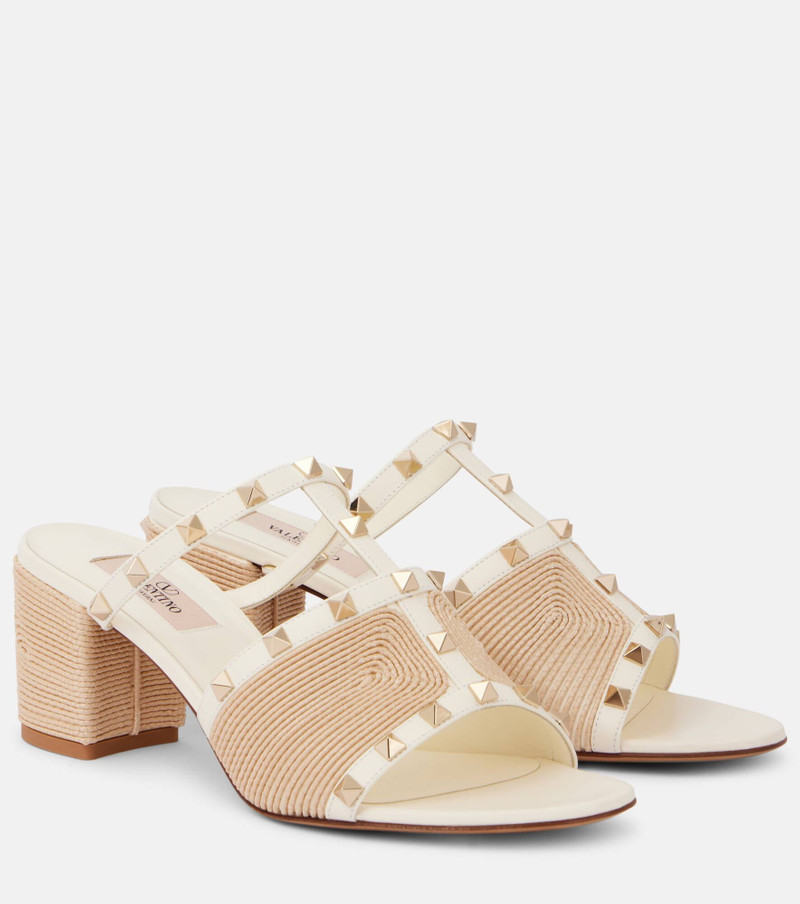 Rockstud leather and raffia mules - 1