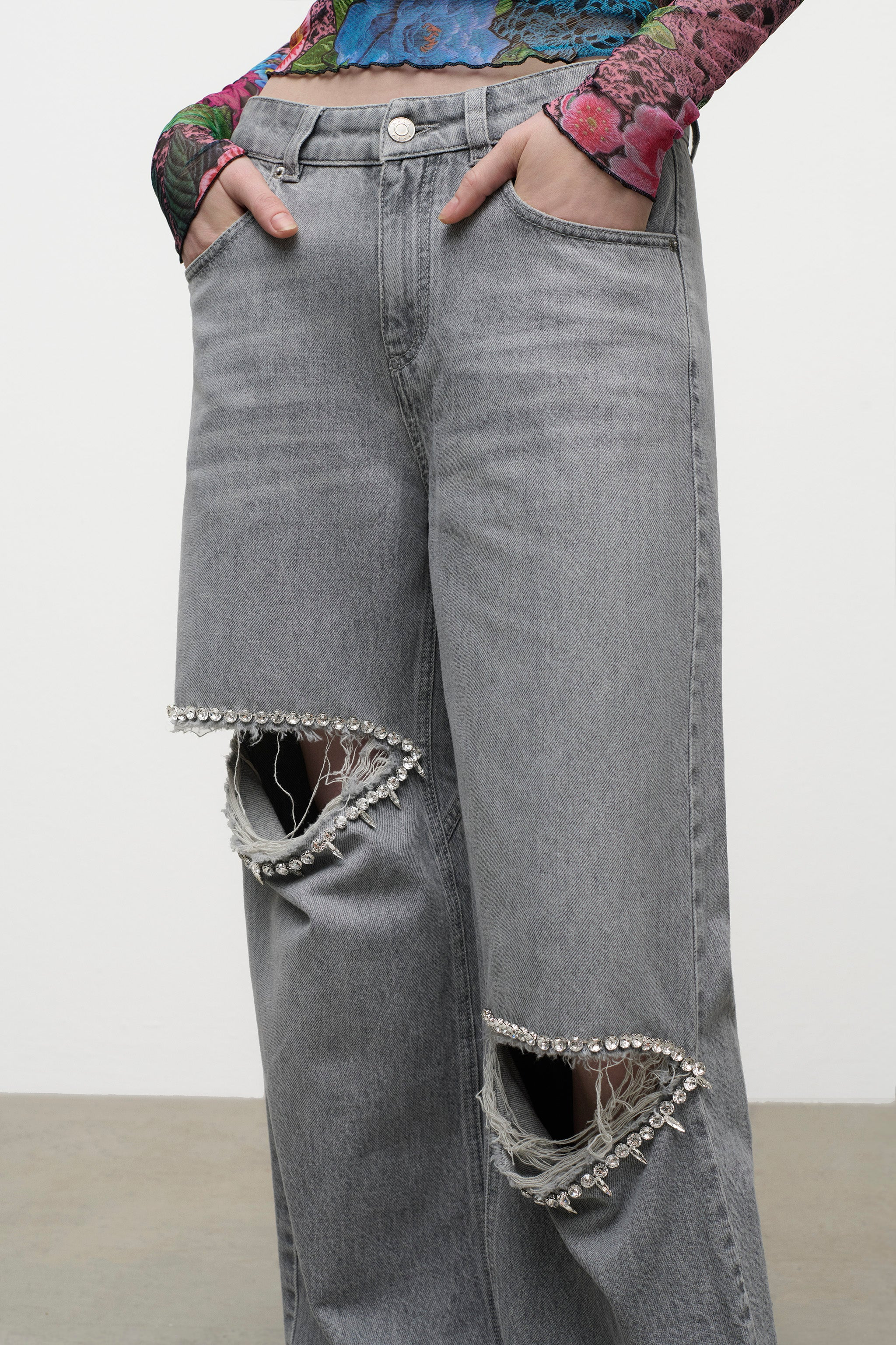 DISTRESSED CRYSTAL RELAXED SLIT JEAN - 5