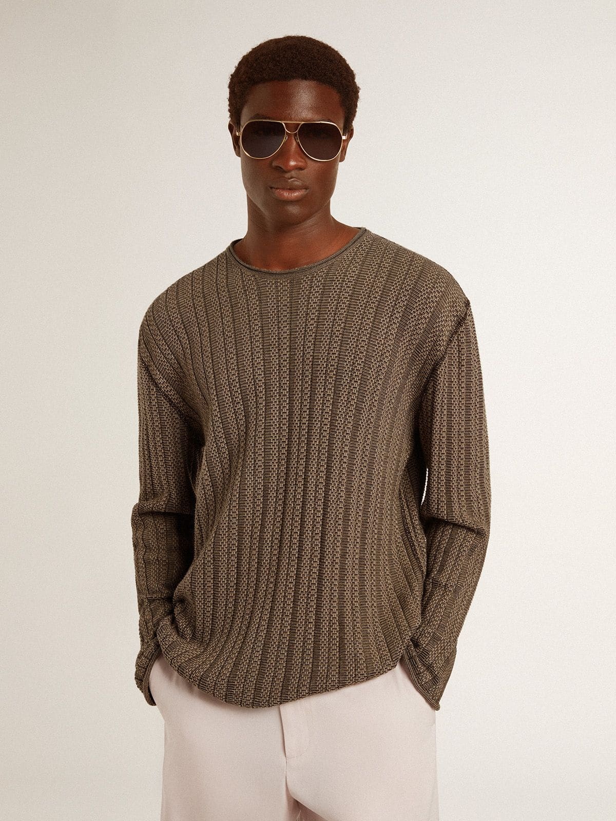 Men's travertine-colored sweater with 'Golden' patch lettering on the back - 2