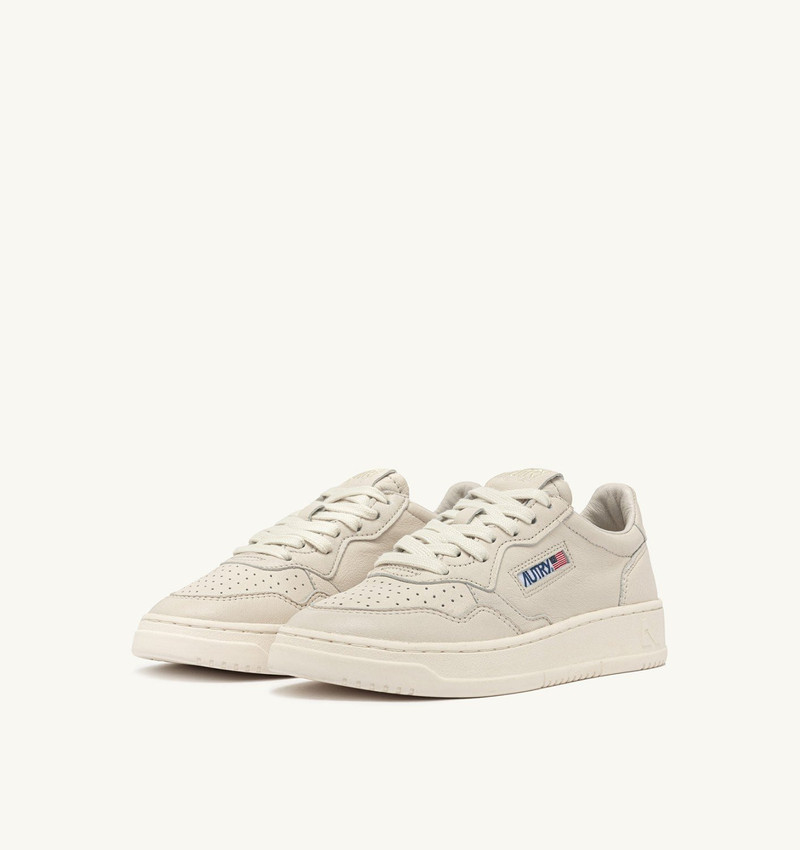 AUTRY MEDALIST LOW SNEAKERS IN WINTER WHITE NAPA LEATHER outlook