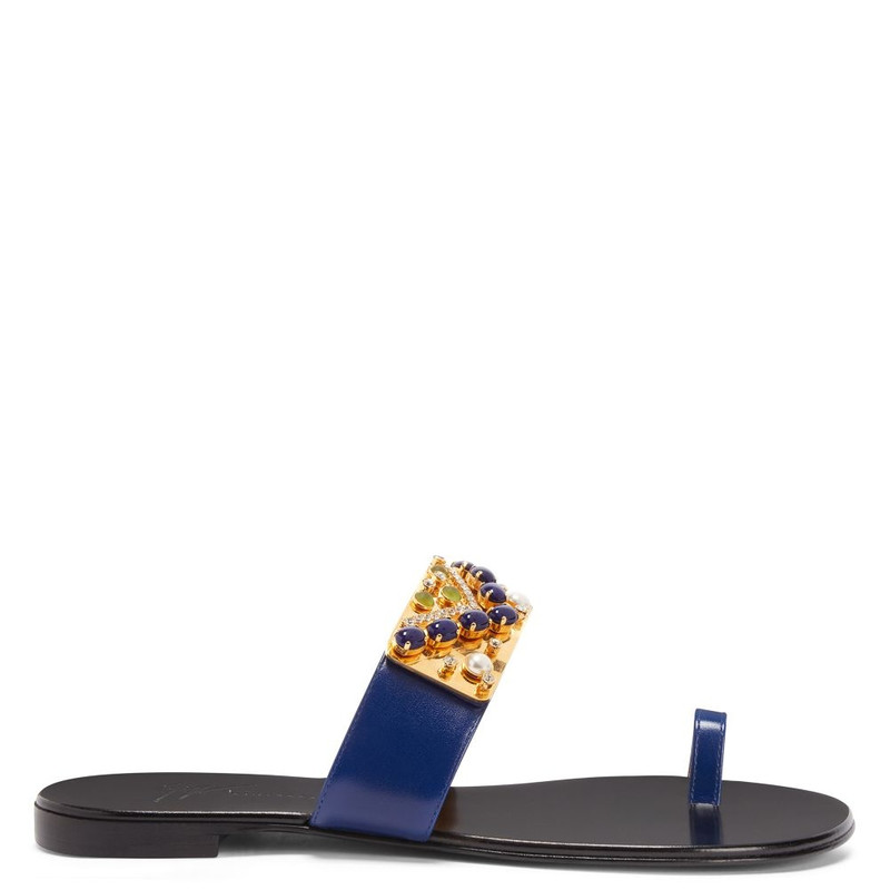 Nefertiti Flat 1