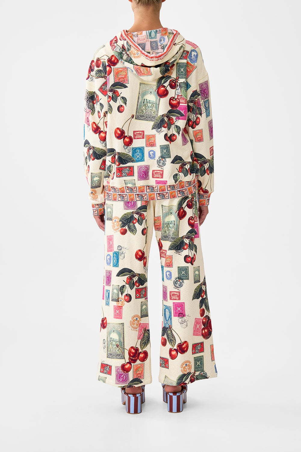 HOODIE WITH SIDE POCKETS - 3