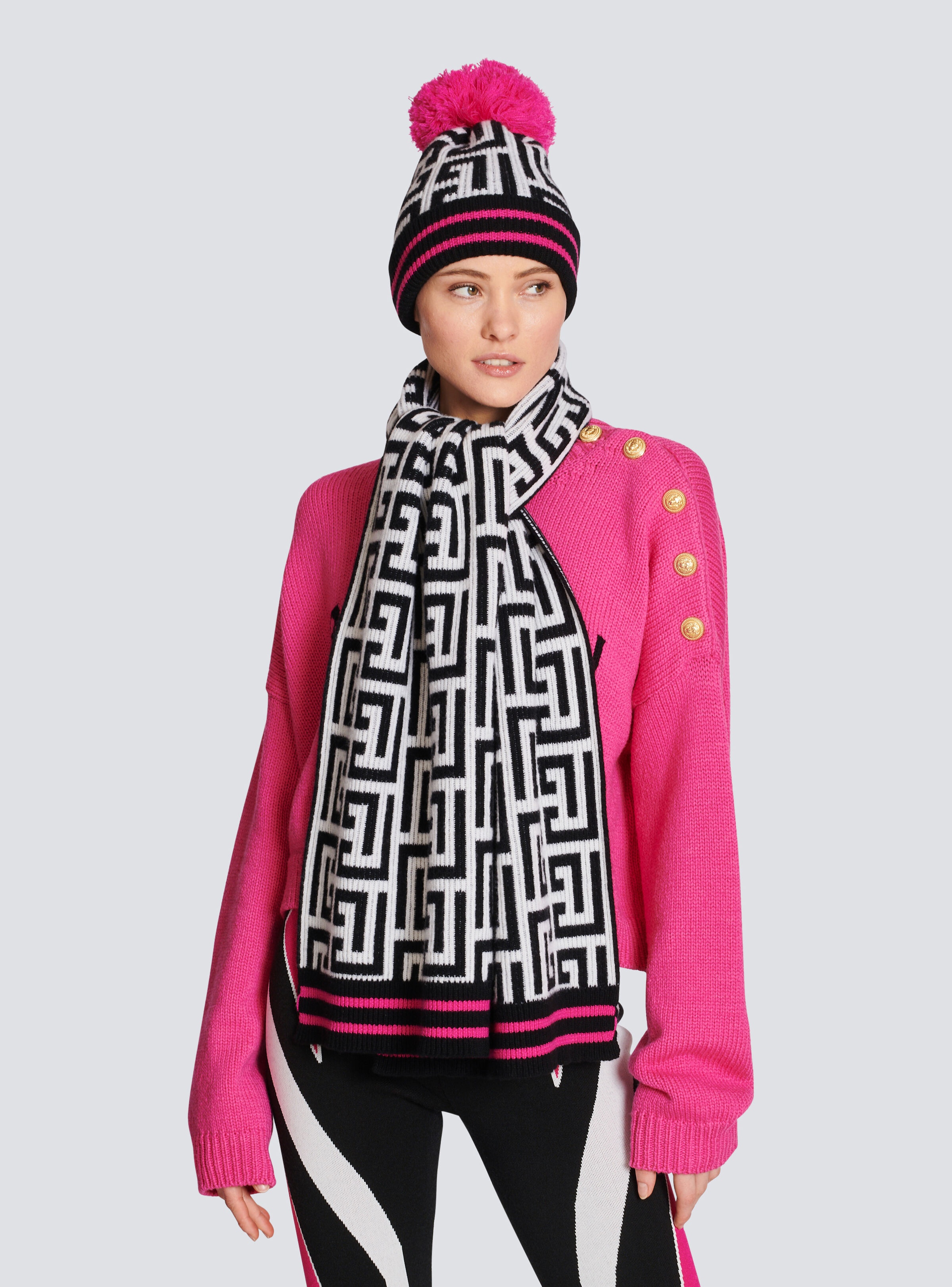 Wool scarf with large Balmain monogram - 4