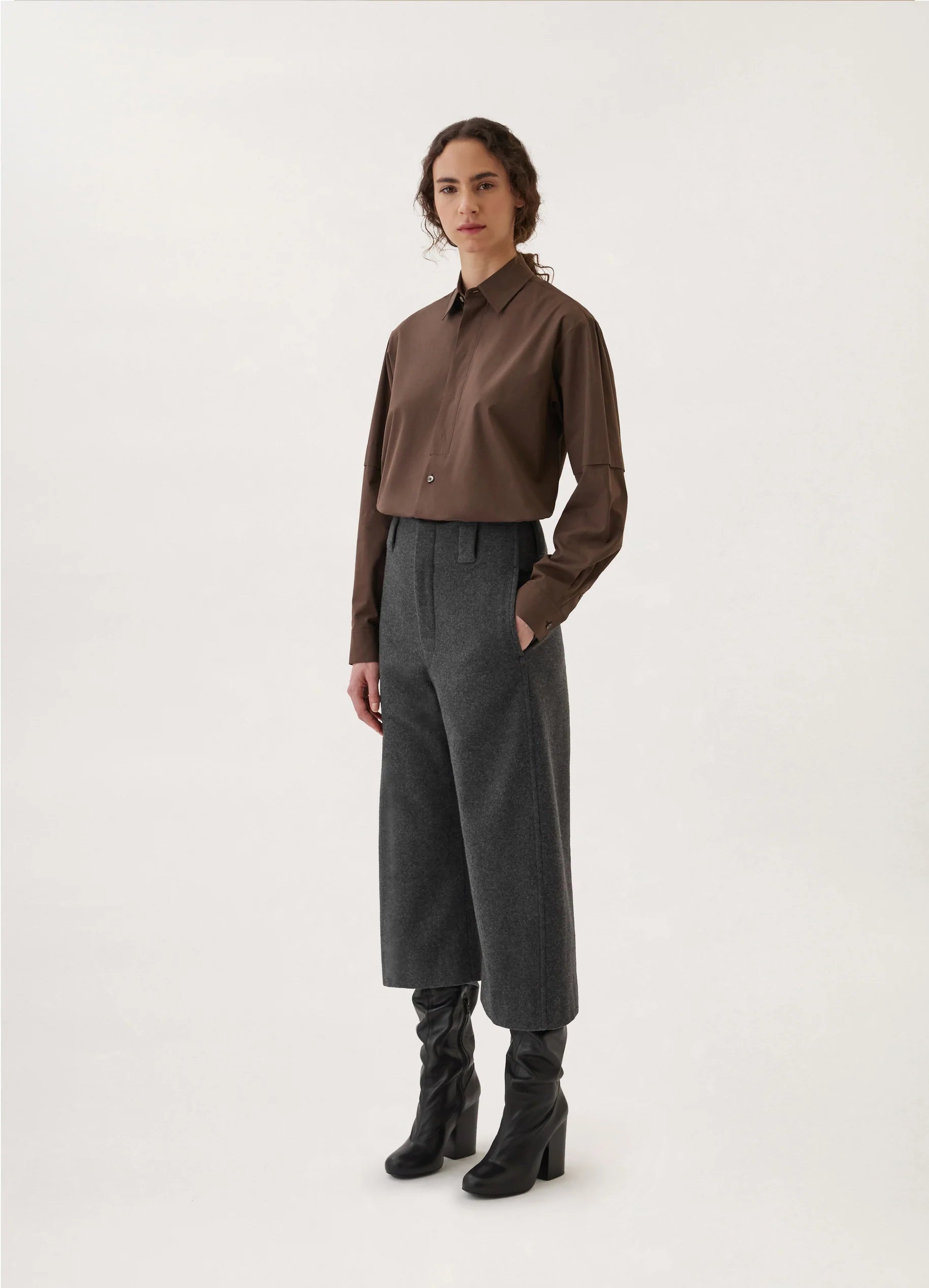 CROPPED CURVED PANTS
SOFT FELTED WOOL - 2