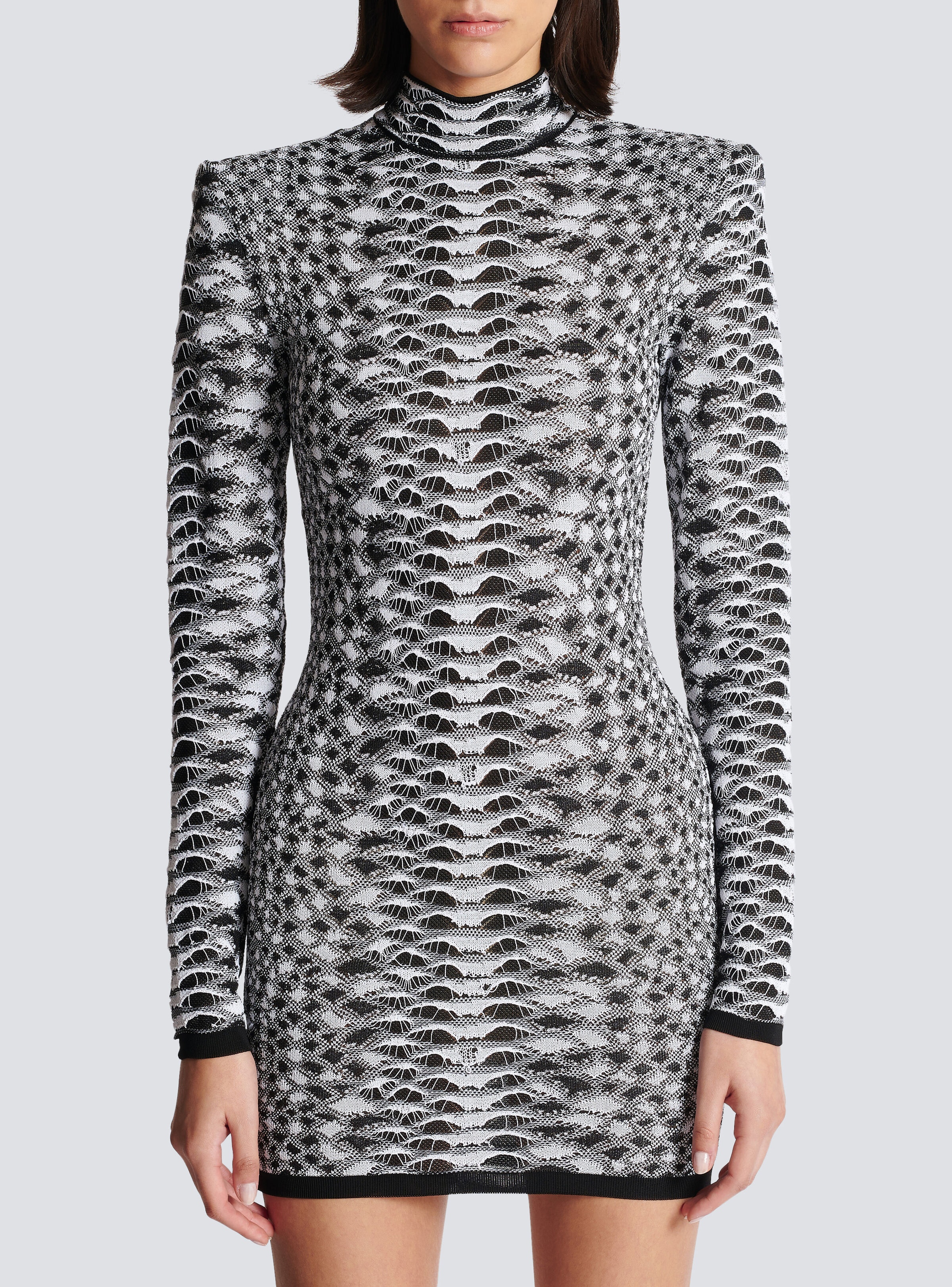 Short snakeskin textured knit dress - 5