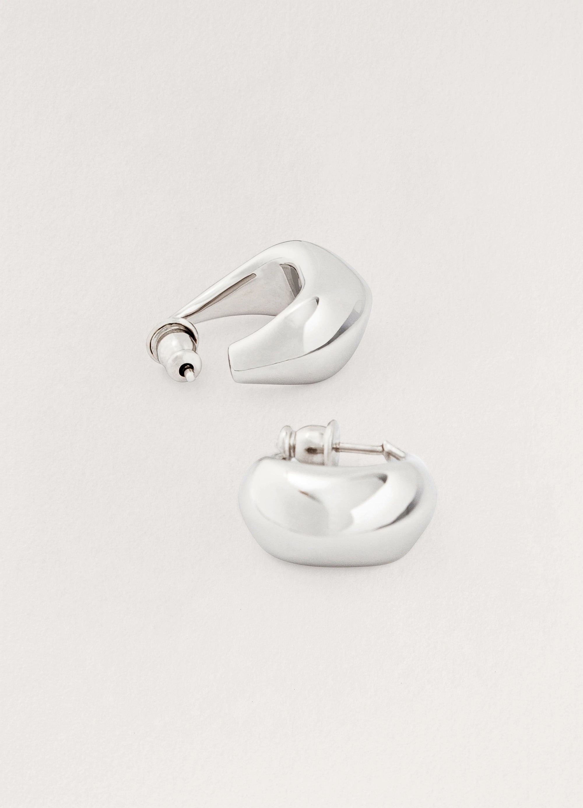 CURVED MINI DROP EARRINGS
BRONZE - 2