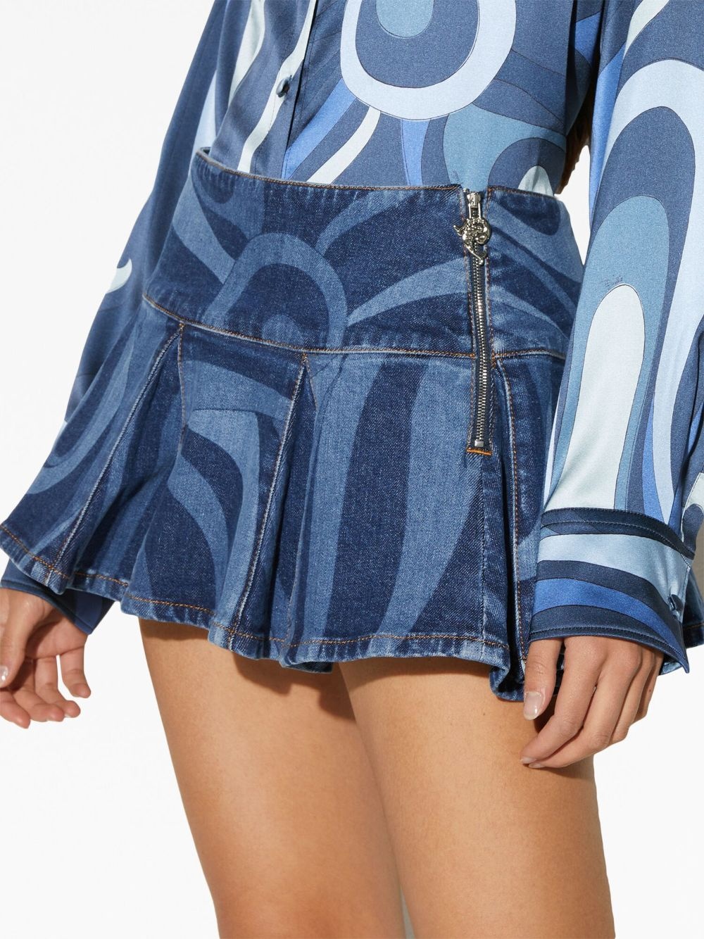 abstract-print pleated denim skirt - 5