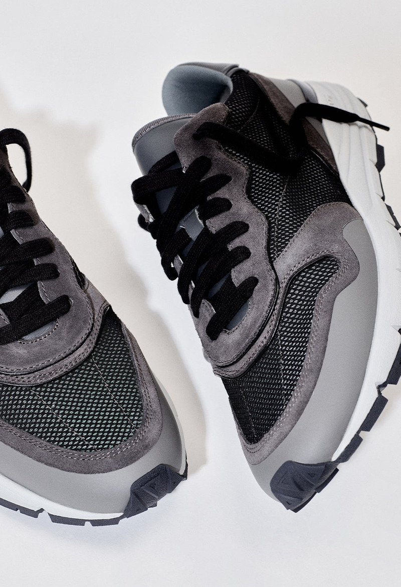 EDITION ONE RUNNER 11