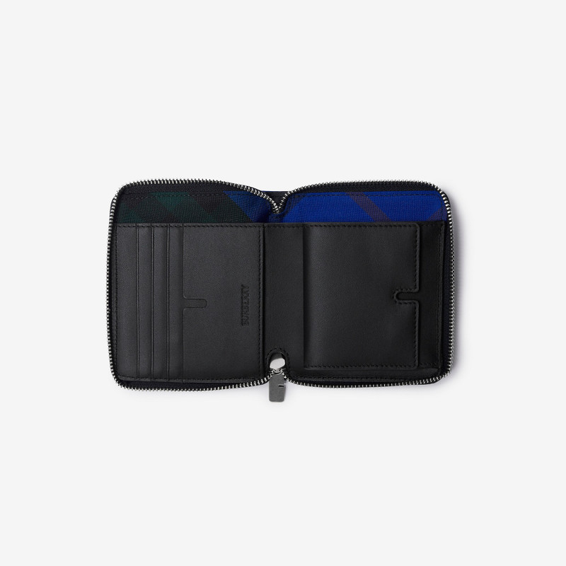 Burberry Medium Heritage EKD Zip Wallet outlook