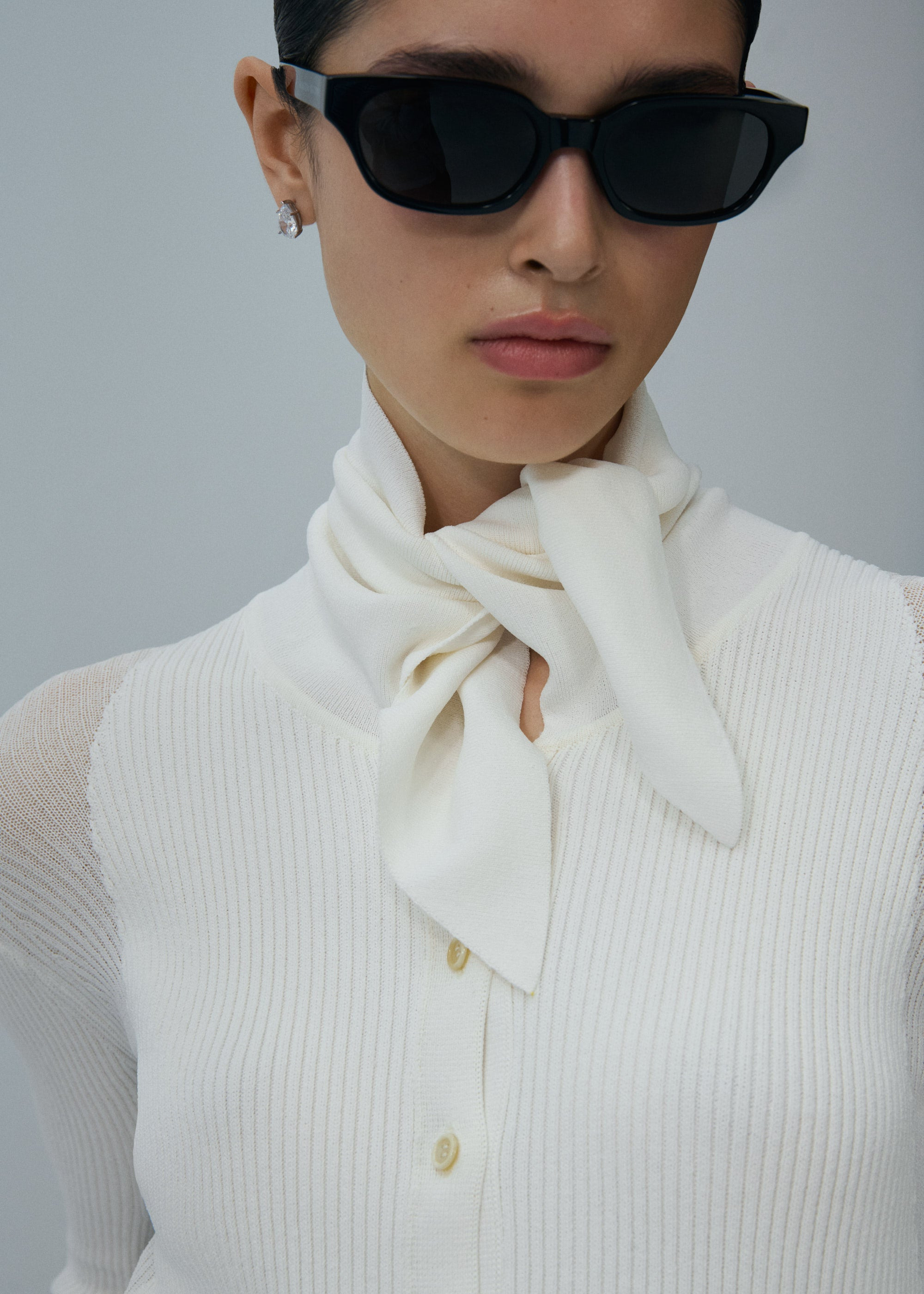 Ribbed cardigan with tie-collar in white - 4