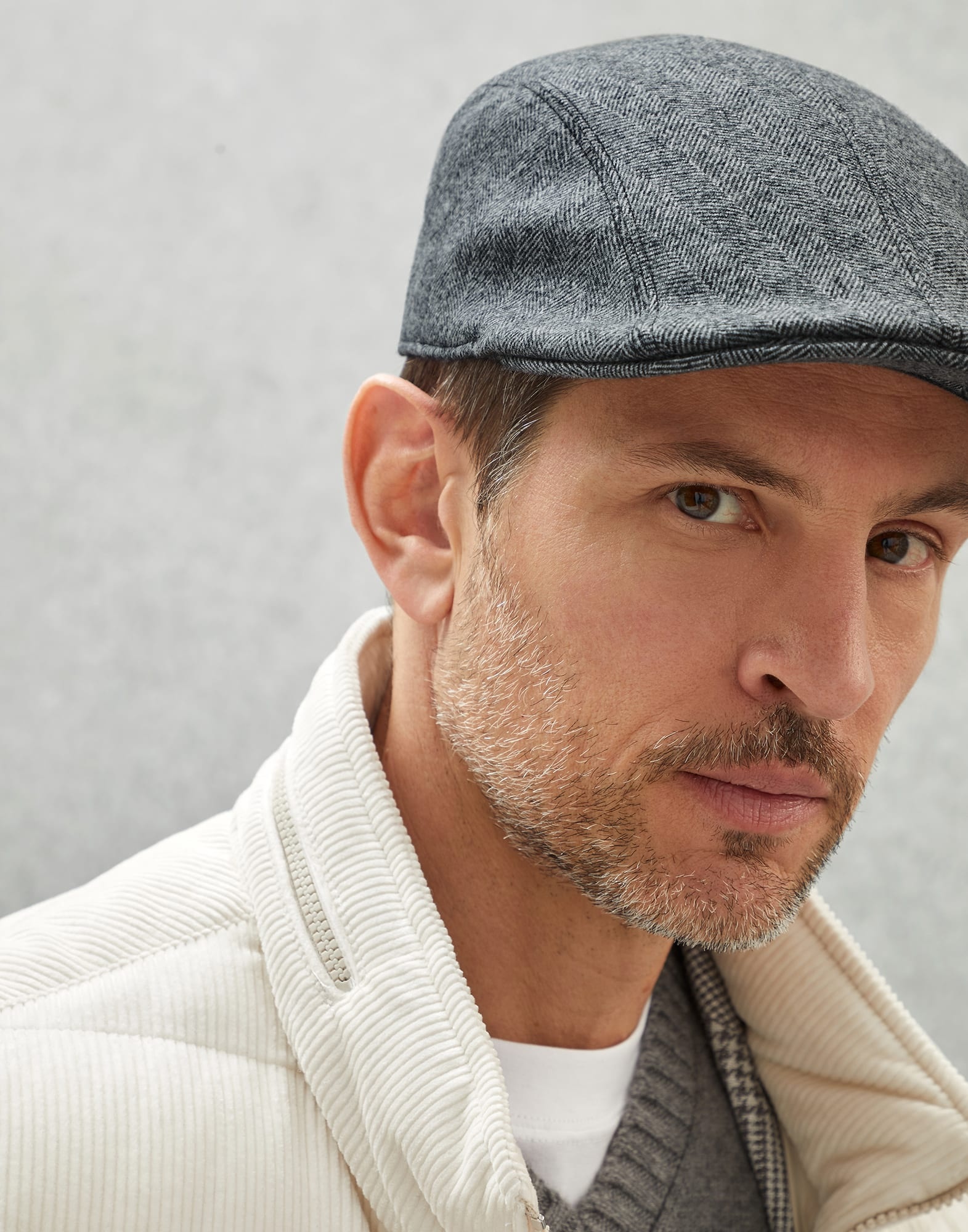 Virgin wool chevron flat cap with embroidered logo - 3