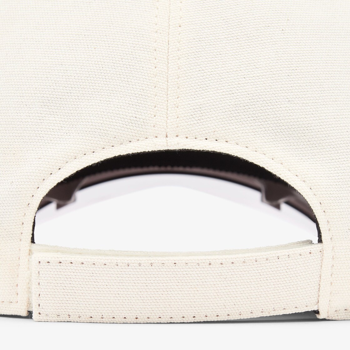 Presented in the Fall/Winter 2021 fashion show, this baseball cap has an integrated shield lens. Mad - 4