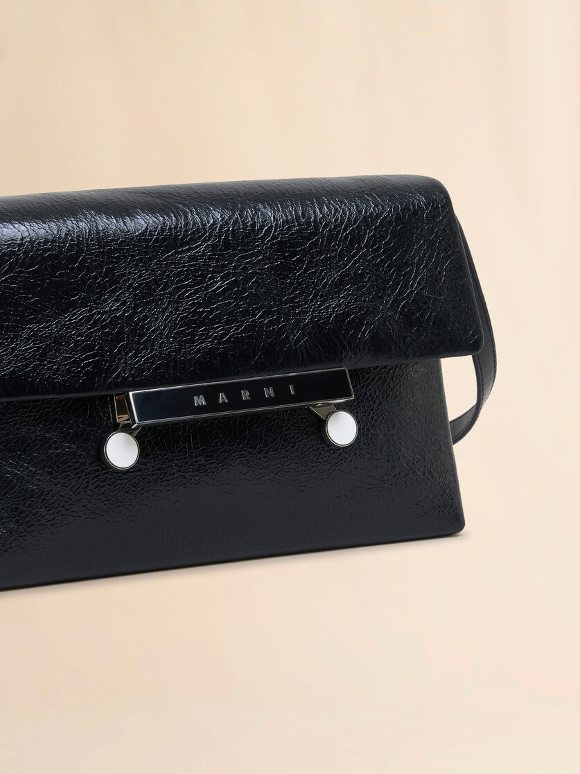 BLACK CRAQUELÉ PATENT LEATHER SMALL ENVELOPE BAG - 5